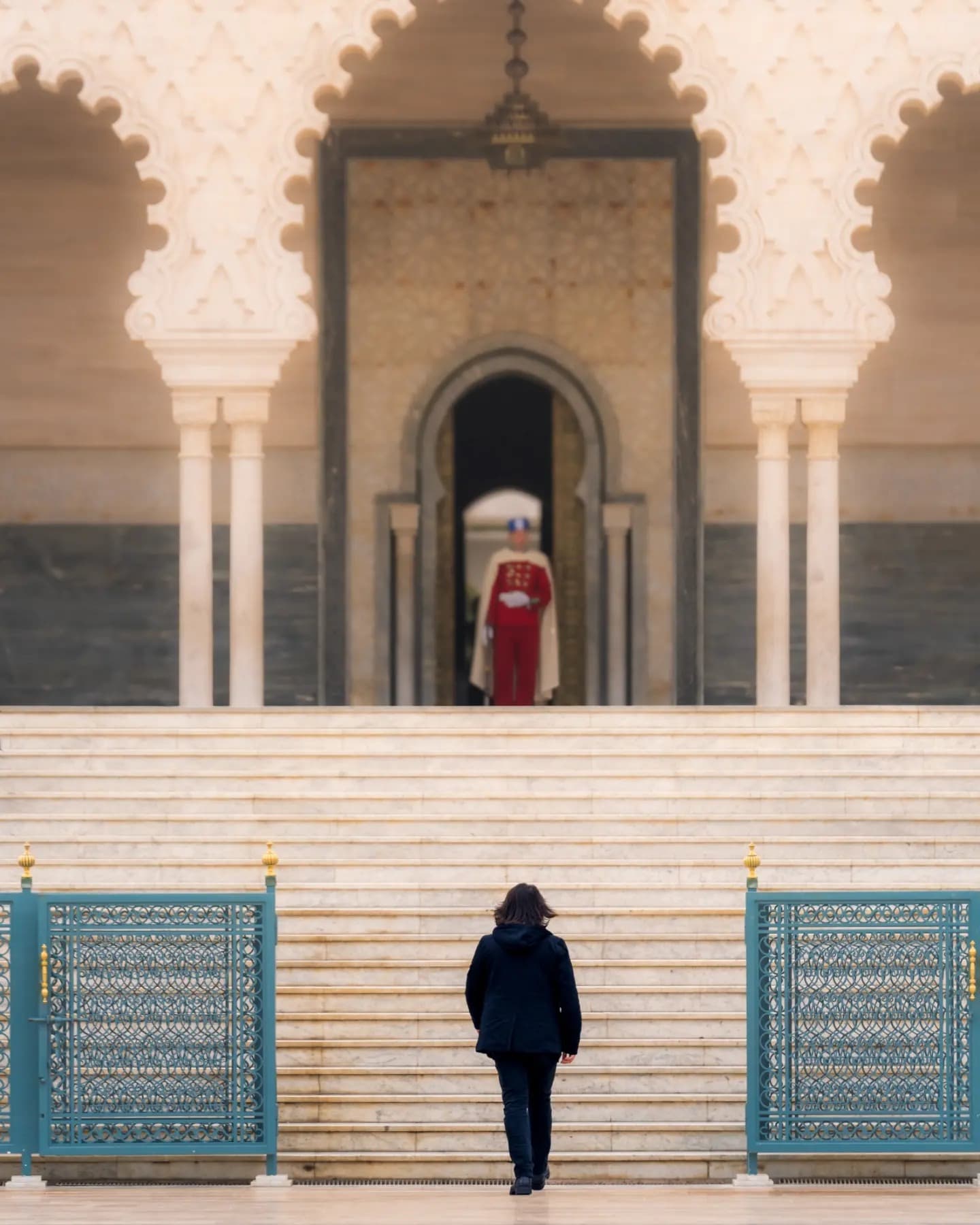 صورة للفنان محمد العمر بعنوان «سكون البوابة».