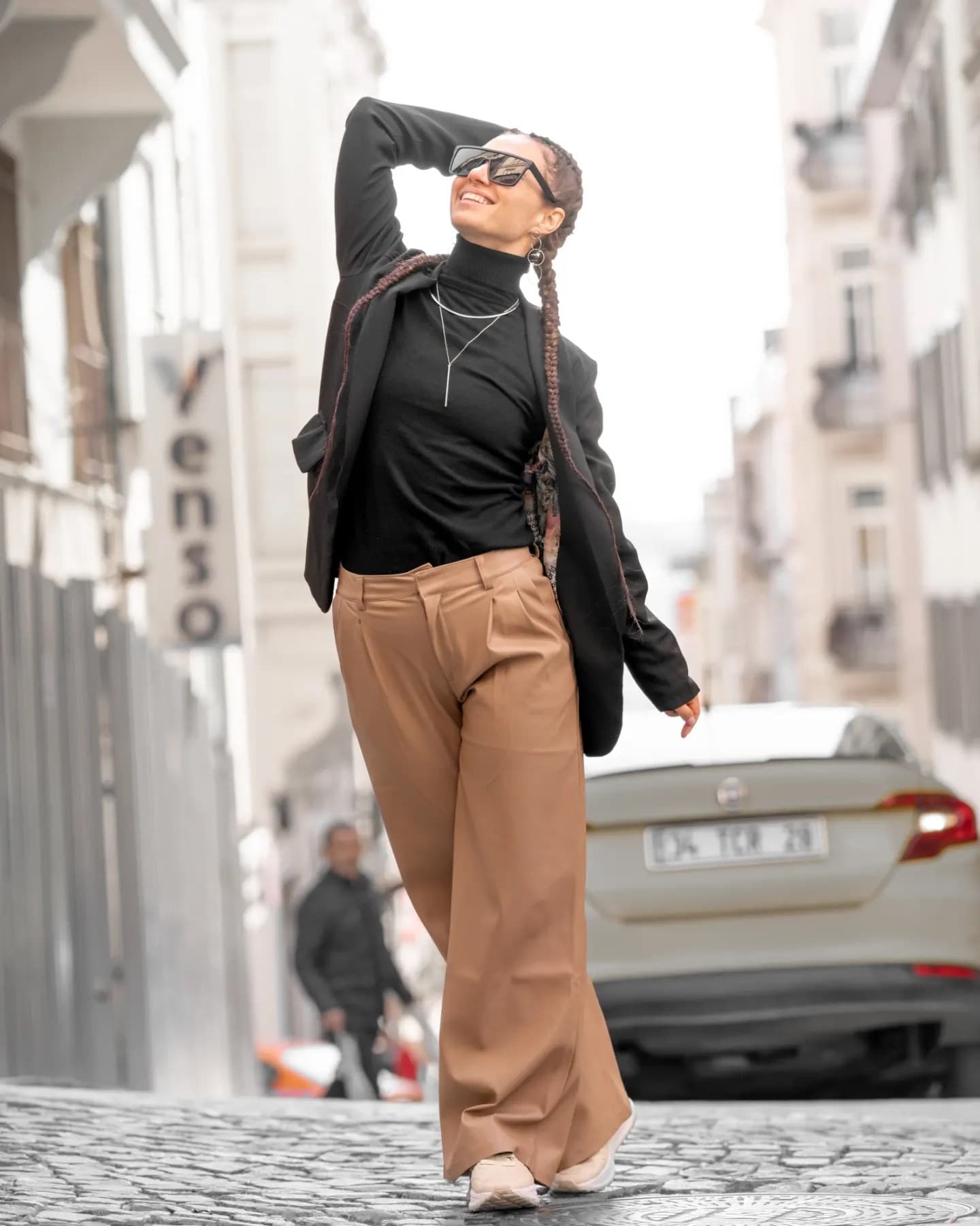 Beige Stride. Quiet steps respond to the surrounding facade without display.