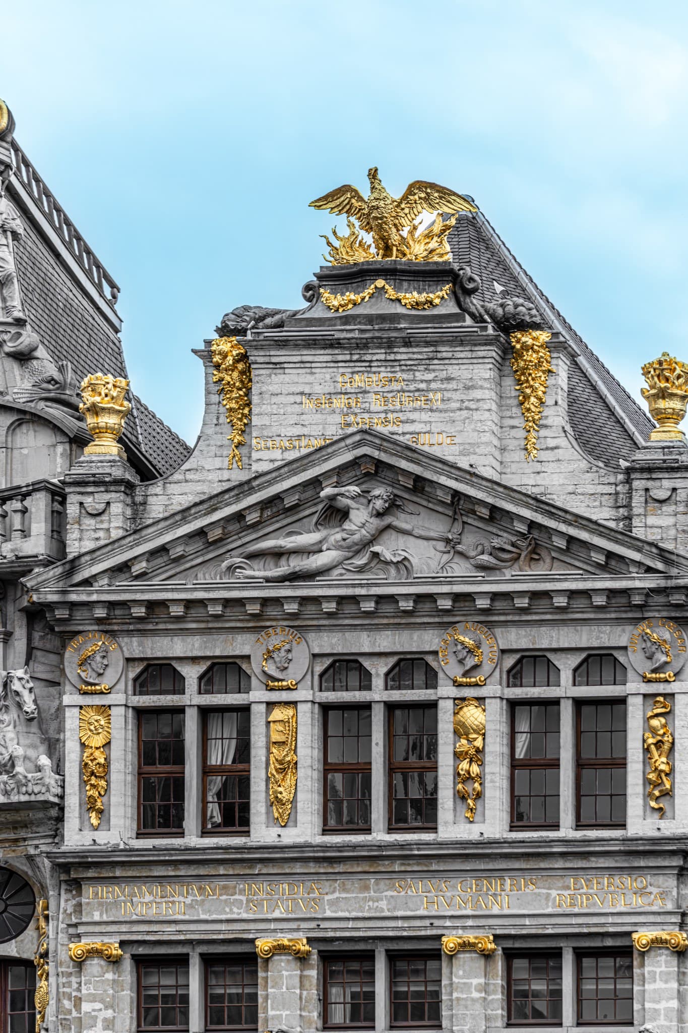 Pediment in Gold. Gold and sculpture recast the pediment as a self-contained piece.